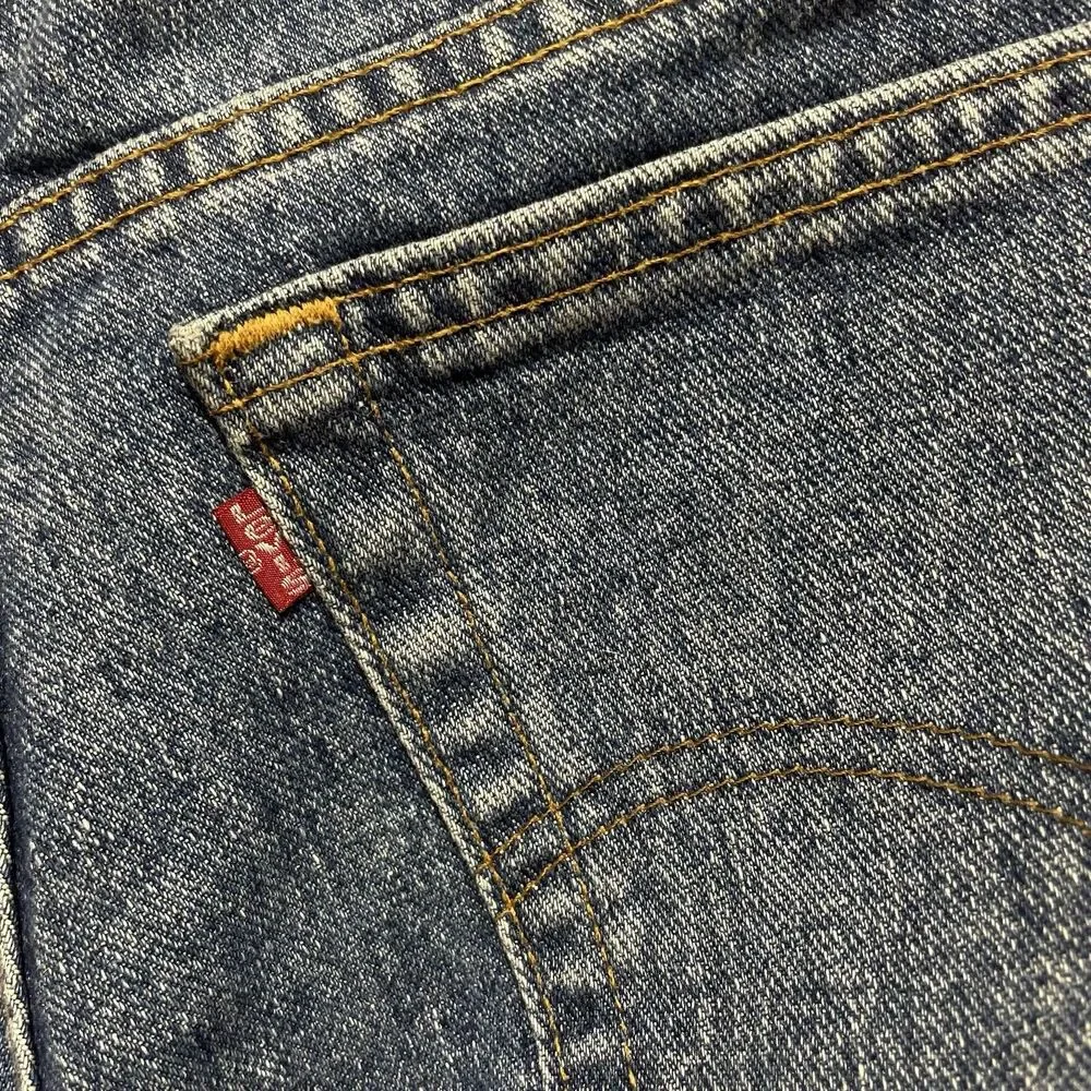 Vintage Levi’s 505 Regular Fit Straight Leg Jeans Men's W38 L32 Made in Canada